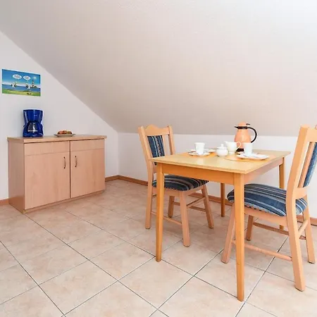 Apartment Krabbe 2, Bensersiel, Mit Gemeinschaftlichen Garten *