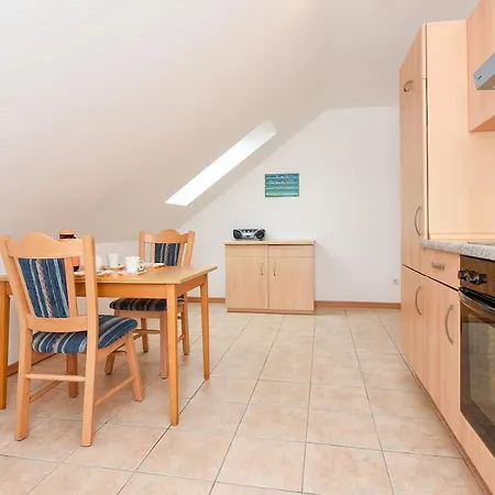 Apartment Krabbe 2, Bensersiel, Mit Gemeinschaftlichen Garten *